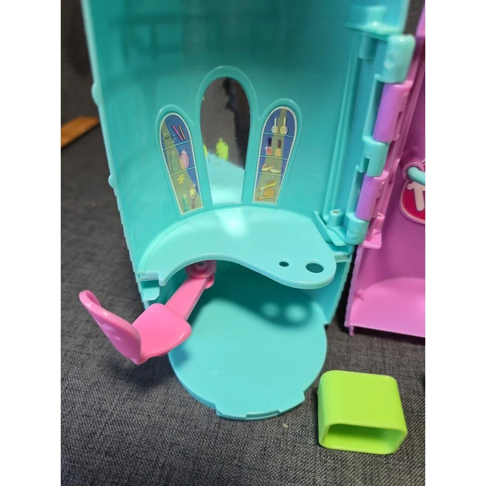 2004 Polly Pocket Car Go Fun Playset Portable Pop Open Fun Cylinder W/ Accessory